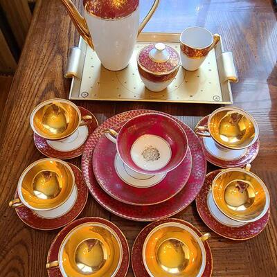 Lot 157: Vintage Tea Set