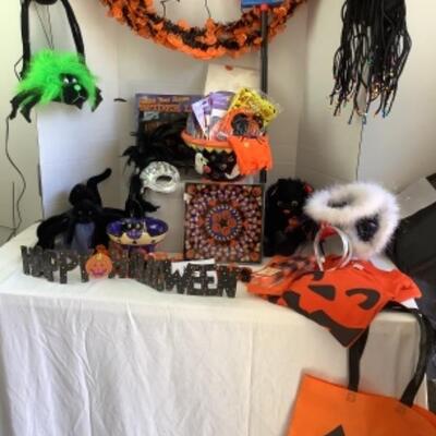 G - 859. Halloween Party Lot 