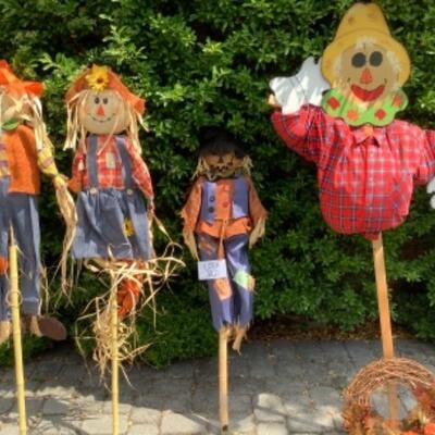 G - 860 Friendly Scarecrows 