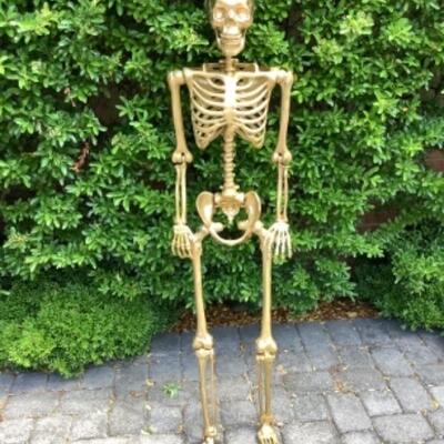 G - 862  Skeleton / Tombstone Lot