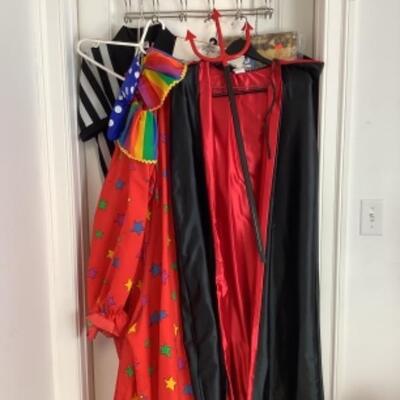 G - 864 Lot of Costumes ( 5 ) 