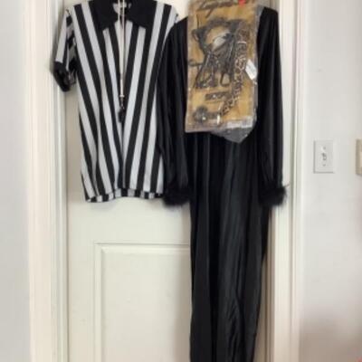 G - 864 Lot of Costumes ( 5 ) 