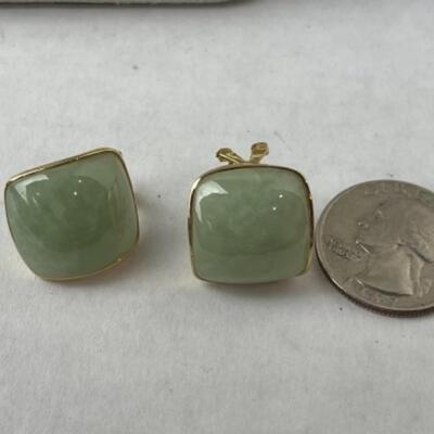 K710 14k Yellow Gold Jade Pierced Earrings 