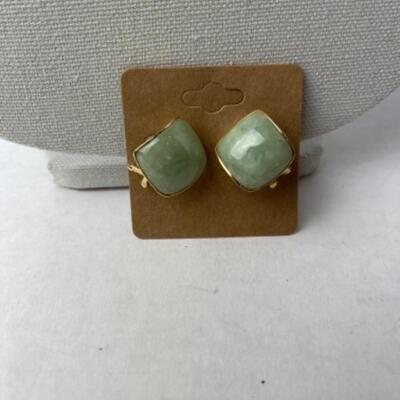 K710 14k Yellow Gold Jade Pierced Earrings 