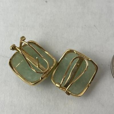 K710 14k Yellow Gold Jade Pierced Earrings 
