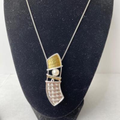 K714 Silver/Gold /Metal , Pearl,Diamond Pin Pendant 