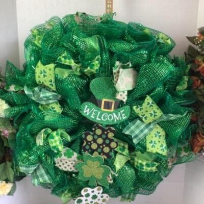G - 868 Wreath Lot 