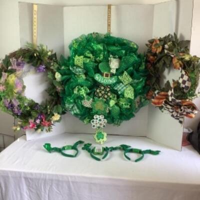 G - 868 Wreath Lot 