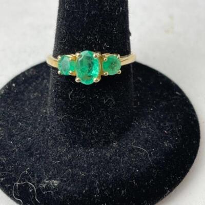 K722 10k Yellow Gold 3 Stone Emerald Ladies Ring 