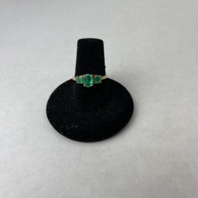 K722 10k Yellow Gold 3 Stone Emerald Ladies Ring 