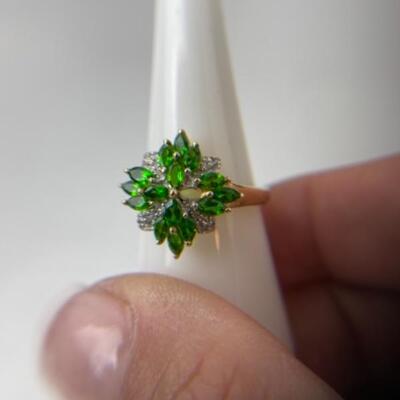 K728 14k Yellow Gold Emerald & Diamond Cluster Ring 