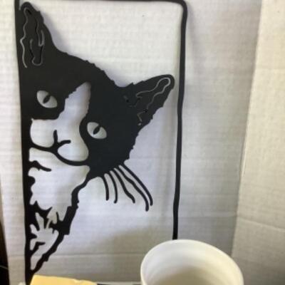 G - 872 Gone to the Cats