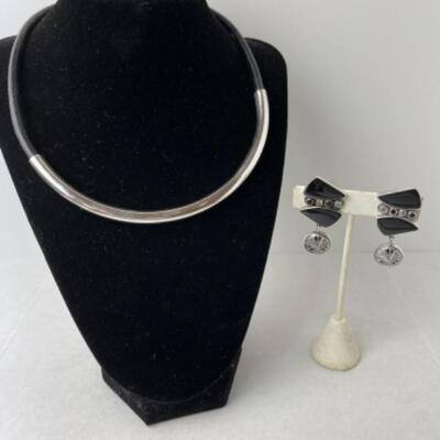 K732 Sterling Silver Leather Necklace with Onyx Clip Earrings 