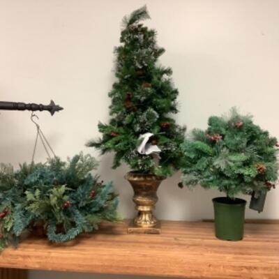 G - 874 Pine, Berries, Pinecone Lot 