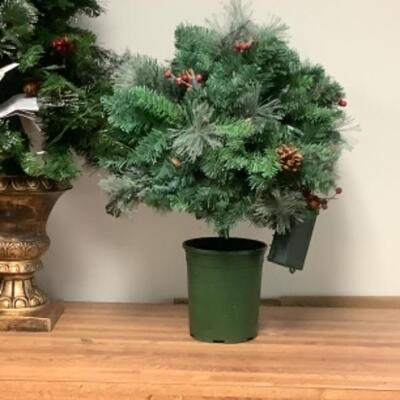 G - 874 Pine, Berries, Pinecone Lot 