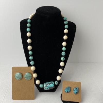 K742 Turquoise Necklace with Two Pairs of Earrings 