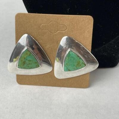 K747 Green Turquoise Necklace with Sterling Pierced Earrings 