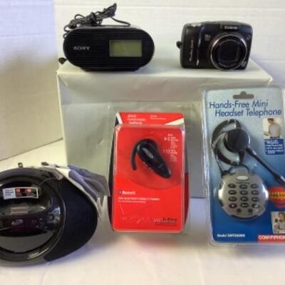 G - 885 Lot of  Clocks / Camera