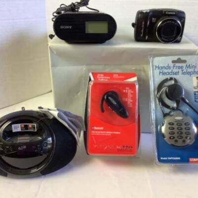 G - 885 Lot of  Clocks / Camera