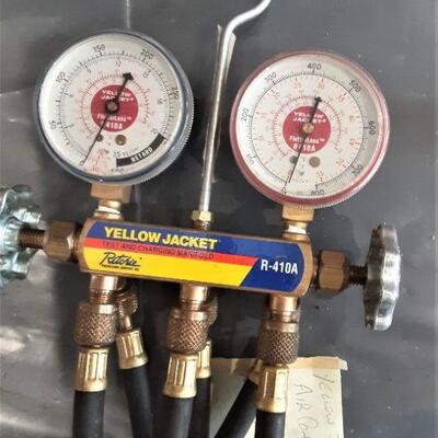 lot 260 - Yellow jacket R410a test and charging Manifold