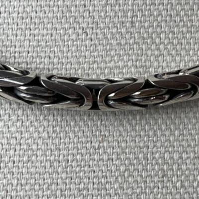 K760 Silver Byzantine Link Necklace with Moon & Star Earring 