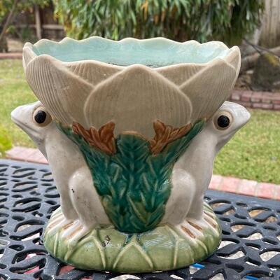 Ceramic planter bird bath with frogs