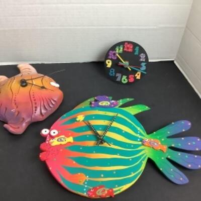 K - 914  Fabulously Fun Fish Clock Lot