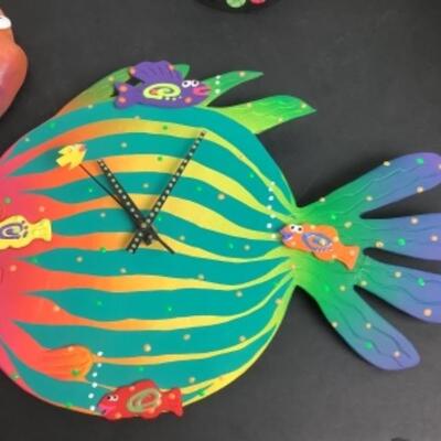 K - 914  Fabulously Fun Fish Clock Lot
