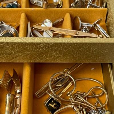 K790 Menâ€™s Jewelry Lot with Case 