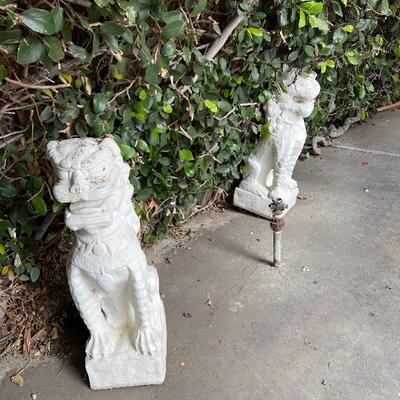 Foo dog/dragon Gargoyles concrete statues, white