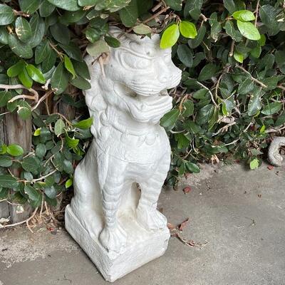 Foo dog/dragon Gargoyles concrete statues, white