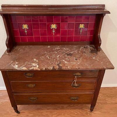 Lot 6: Beautiful Dry Washstand Table