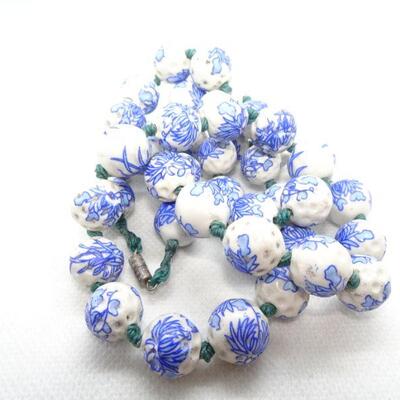 Porcelain Chipped Blue & White Chinese Beaded Necklace - Vintage 