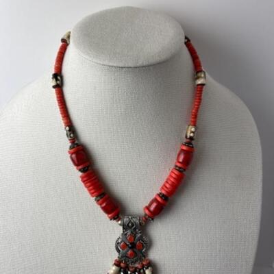 K924 Multi colored Beaded jewelry lot 