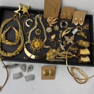 K931 Gold-tone Costume Jewelry Lot 