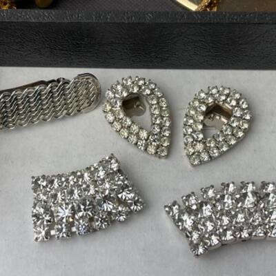 K931 Gold-tone Costume Jewelry Lot 