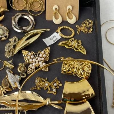 K931 Gold-tone Costume Jewelry Lot 