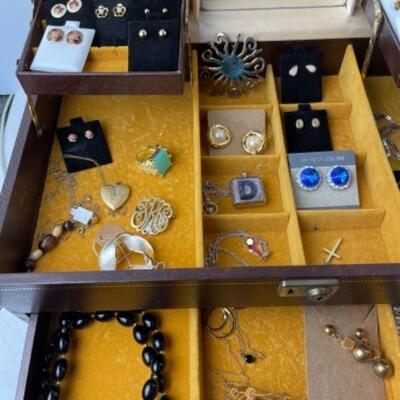 K932 Costume Jewelry Lot with Case