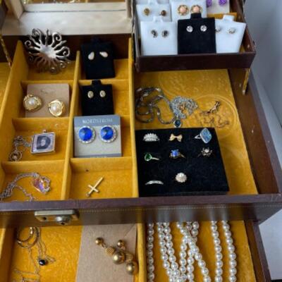 K932 Costume Jewelry Lot with Case
