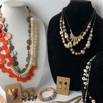 K933 Earth-tones Costume Jewelry Lot 