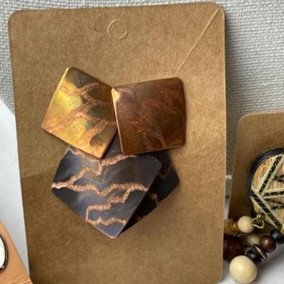 K933 Earth-tones Costume Jewelry Lot 