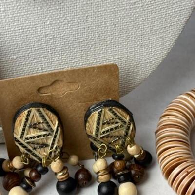 K933 Earth-tones Costume Jewelry Lot 