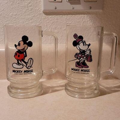 Lot 5: Vintage Mickey and Minnie Mouse Glass Mugs 
