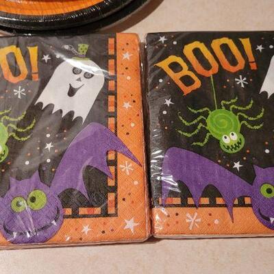 Lot 12: Assorted NEW Halloween Themed Party Plates and Napkins 