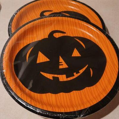 Lot 12: Assorted NEW Halloween Themed Party Plates and Napkins 