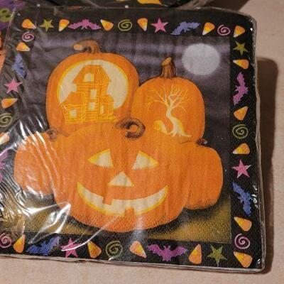 Lot 12: Assorted NEW Halloween Themed Party Plates and Napkins 