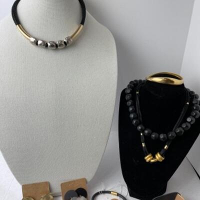 K938 Black, Gold, Silver Tone Costume Jewelry Lot 