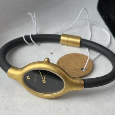 K938 Black, Gold, Silver Tone Costume Jewelry Lot 