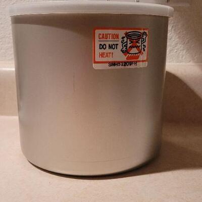 Lot 25: New Frozen Cold Storage Inner Fluid Lined Container 