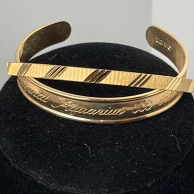 K942 Gold tone Costume Jewelry Lot 